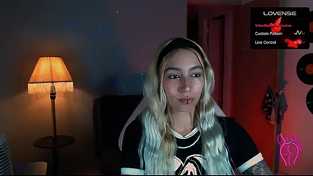 Snapshot of Saucy_Jenn chatting on January 2025 02:25:01 AM Saucy Jenn online show from January 2025 02:25:01 AM