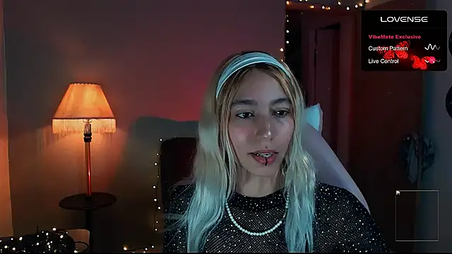 Snapshot of Saucy_Jenn chatting on January 2025 01:42:02 AM Saucy Jenn online show from January 2025 01:42:02 AM