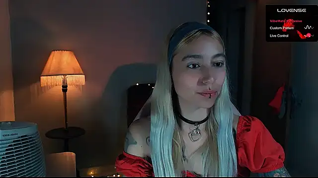 Snapshot of Saucy_Jenn chatting on January 2025 10:06:01 PM Saucy Jenn online show from January 2025 10:06:01 PM