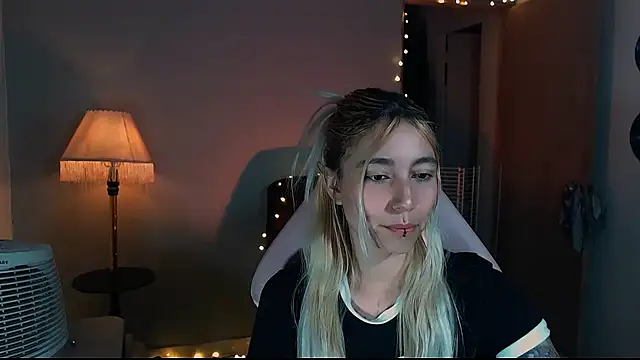 Snapshot of Saucy_Jenn chatting on January 2025 02:28:02 AM Saucy Jenn online show from January 2025 02:28:02 AM