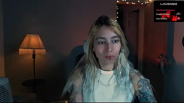 Snapshot of Saucy_Jenn chatting on January 2025 03:38:01 AM Saucy Jenn online show from January 2025 03:38:01 AM