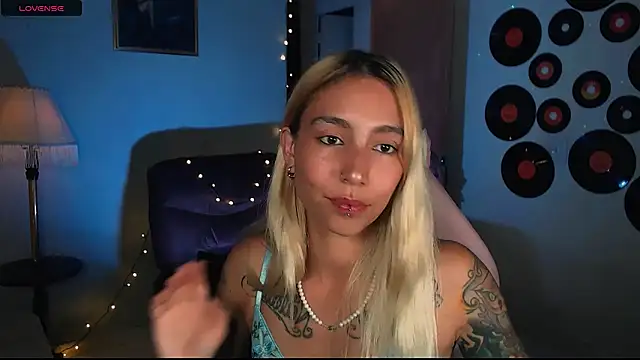 Snapshot of Saucy_Jenn chatting on February 2025 01:03:02 AM Saucy Jenn online show from February 2025 01:03:02 AM