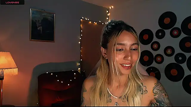 Snapshot of Saucy_Jenn chatting on February 2025 06:49:02 AM Saucy Jenn online show from February 2025 06:49:02 AM