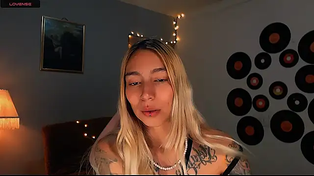 Snapshot of Saucy_Jenn chatting on February 2025 02:42:01 AM Saucy Jenn online show from February 2025 02:42:01 AM