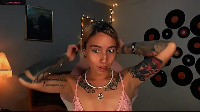 Snapshot of Saucy_Jenn chatting on March 2025 01:26:01 AM Saucy Jenn online show from March 2025 01:26:01 AM