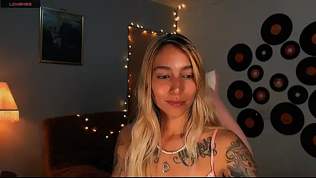 Snapshot of Saucy_Jenn chatting on March 2025 05:01:01 AM Saucy Jenn online show from March 2025 05:01:01 AM