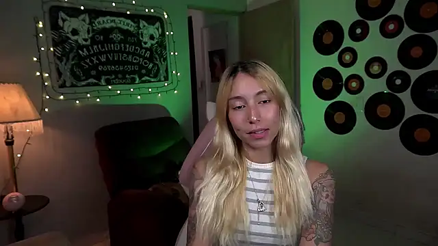 Snapshot of Saucy_Jenn chatting on March 2025 03:18:02 AM Saucy Jenn online show from March 2025 03:18:02 AM