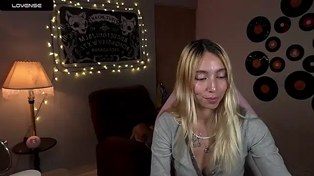 Snapshot of Saucy_Jenn chatting on March 2025 04:52:01 AM Saucy Jenn online show from March 2025 04:52:01 AM