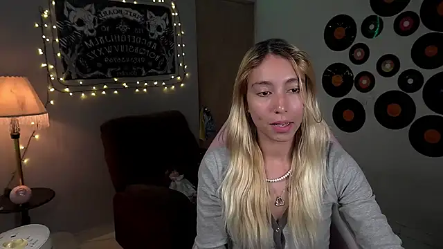 Snapshot of Saucy_Jenn chatting on March 2025 09:58:01 PM Saucy Jenn online show from March 2025 09:58:01 PM