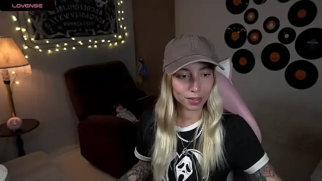 Snapshot of Saucy_Jenn chatting on March 2025 03:52:01 AM Saucy Jenn online show from March 2025 03:52:01 AM