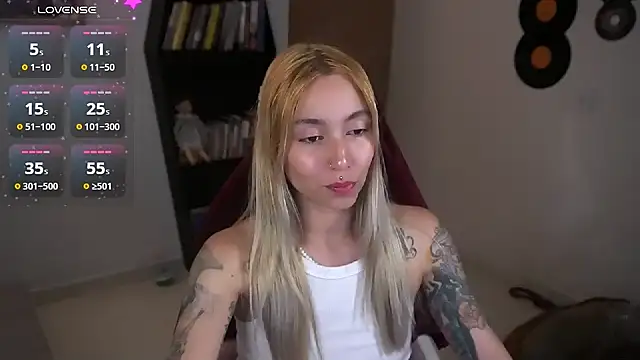 Snapshot of Saucy_Jenn chatting on September 2025 03:50:02 AM Saucy Jenn online show from September 2025 03:50:02 AM