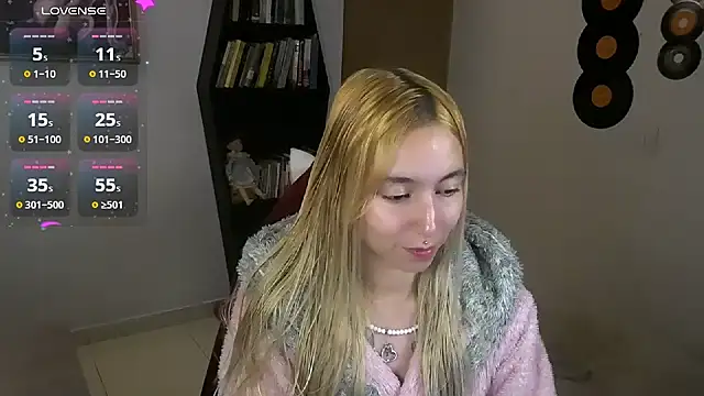 Snapshot of Saucy_Jenn chatting on September 2025 01:11:01 AM Saucy Jenn online show from September 2025 01:11:01 AM