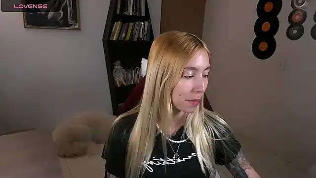 Snapshot of Saucy_Jenn chatting on October 2025 02:31:02 AM Saucy Jenn online show from October 2025 02:31:02 AM