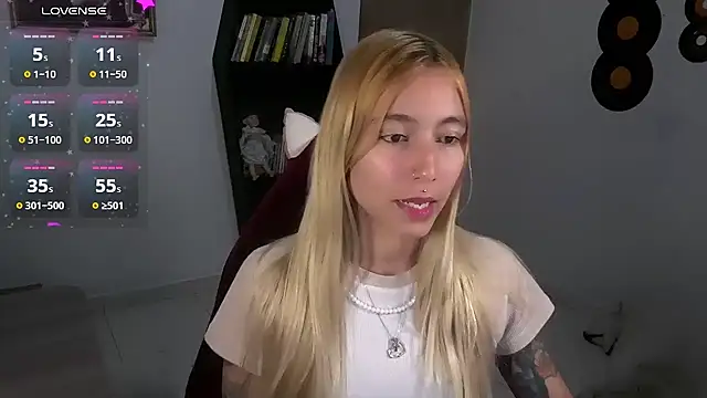 Snapshot of Saucy_Jenn chatting on October 2025 01:48:02 AM Saucy Jenn online show from October 2025 01:48:02 AM