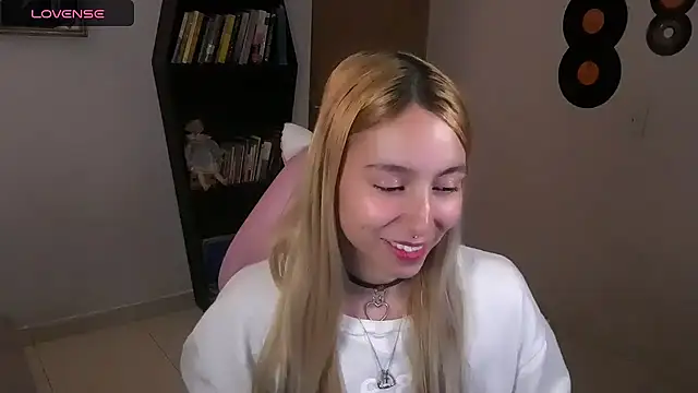 Snapshot of Saucy_Jenn chatting on October 2025 04:26:01 AM Saucy Jenn online show from October 2025 04:26:01 AM