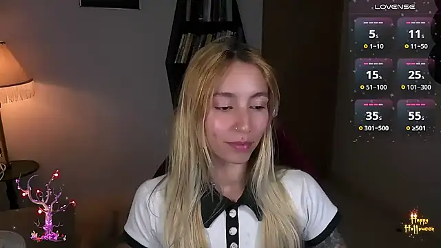 Snapshot of Saucy_Jenn chatting on October 2025 05:09:02 AM Saucy Jenn online show from October 2025 05:09:02 AM