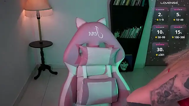 Snapshot of Saucy_Jenn chatting on December 2025 03:13:01 AM Saucy Jenn online show from December 2025 03:13:01 AM