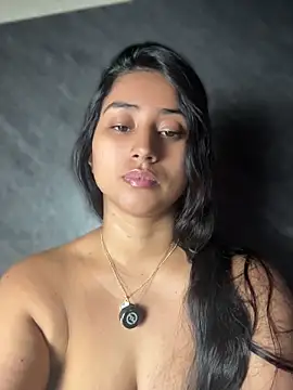 Snapshot of Valentinne_z chatting on June 2026 06:02:01 PM Valentinne z online show from June 2026 06:02:01 PM