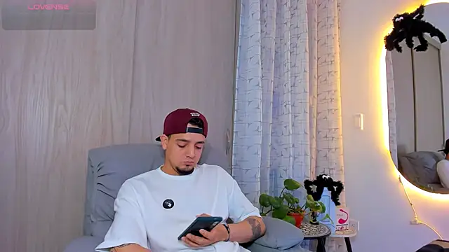 alejandro calderon1 online show from October 2025 02:12:02 AM