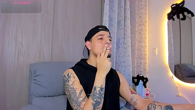 alejandro calderon1 online show from October 2025 11:15:02 PM