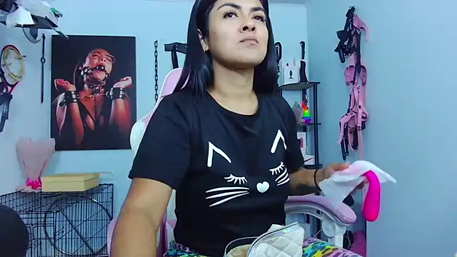 Snapshot of Hannah-grace chatting on December 2025 01:06:01 PM Hannah-grace online show from December 2025 01:06:01 PM