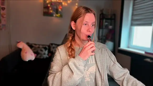 Chanel Gill online show from December 2025 07:57:02 AM