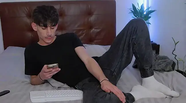 Snapshot of DanielCrush1 chatting on February 2025 12:11:01 PM DanielCrush1 online show from February 2025 12:11:01 PM