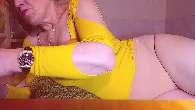 Snapshot of MadamBombShell chatting on December 2024 06:54:02 PM MadamBombShell online show from December 2024 06:54:02 PM