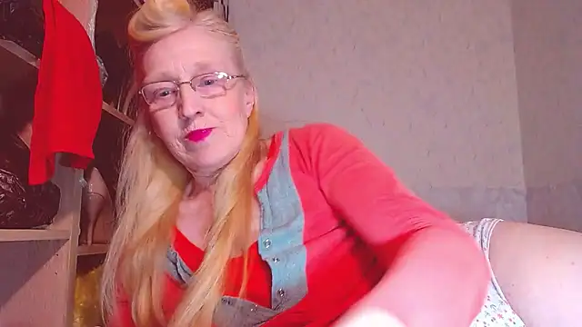 Snapshot of MadamBombShell chatting on December 2024 12:01:02 PM MadamBombShell online show from December 2024 12:01:02 PM