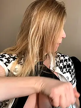 FoxyFrenchy online show from October 2025 10:18:01 AM