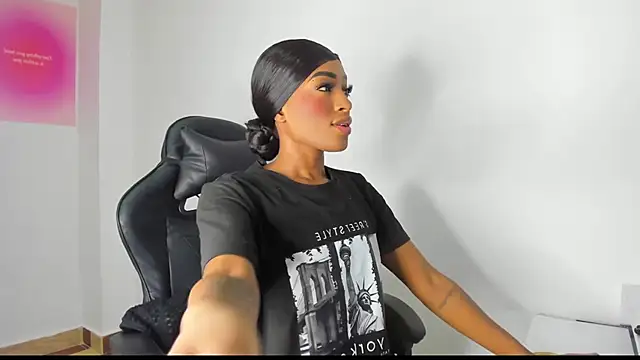 Snapshot of Emattaylor chatting on February 2025 11:12:01 AM Emattaylor online show from February 2025 11:12:01 AM