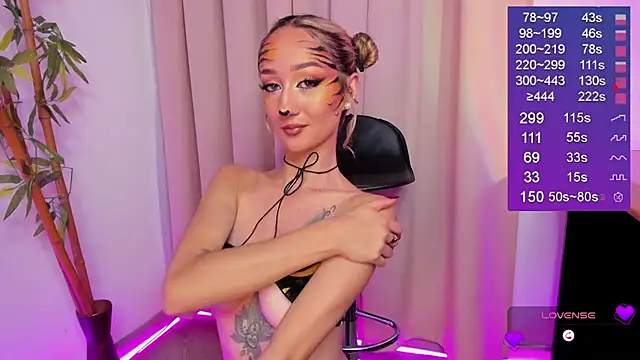 Bella-White online show from October 2025 01:11:01 PM