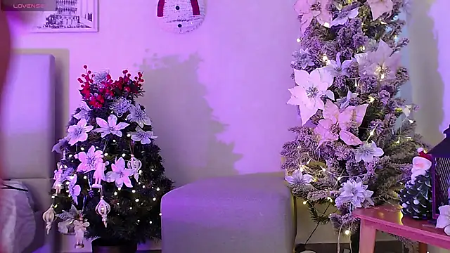 Snapshot of Sassy--Girl chatting on December 2024 06:06:02 PM Sassy--Girl online show from December 2024 06:06:02 PM