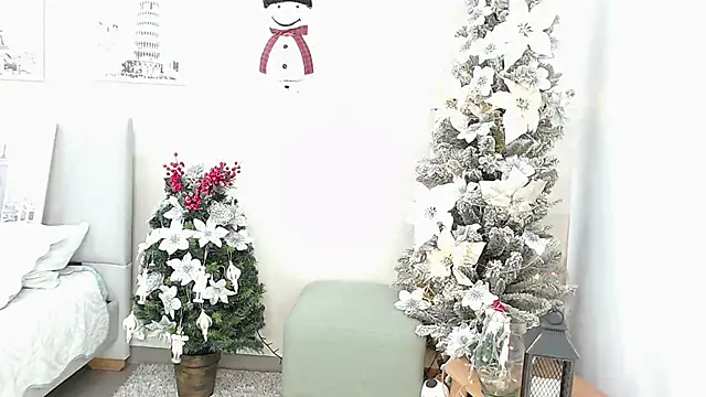 Snapshot of Sassy--Girl chatting on December 2024 06:33:01 PM Sassy--Girl online show from December 2024 06:33:01 PM
