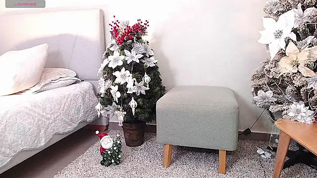 Snapshot of Sassy--Girl chatting on December 2024 05:29:02 PM Sassy--Girl online show from December 2024 05:29:02 PM