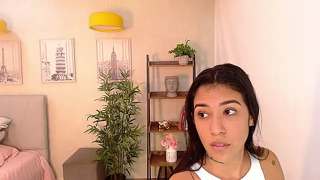 Snapshot of Sassy--Girl chatting on February 2025 06:11:02 PM Sassy--Girl online show from February 2025 06:11:02 PM