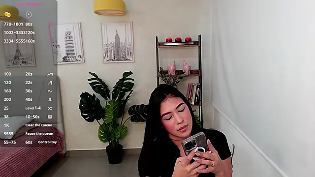 Snapshot of Sassy--Girl chatting on February 2025 06:04:02 PM Sassy--Girl online show from February 2025 06:04:02 PM