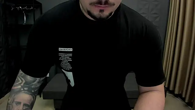Snapshot of TonyWilcox chatting on February 2025 06:01:01 AM TonyWilcox online show from February 2025 06:01:01 AM
