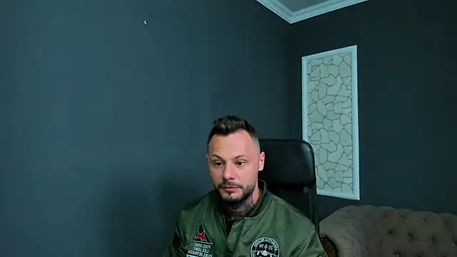Snapshot of BrianHunts chatting on May 2026 04:19:01 AM BrianHunts online show from May 2026 04:19:01 AM