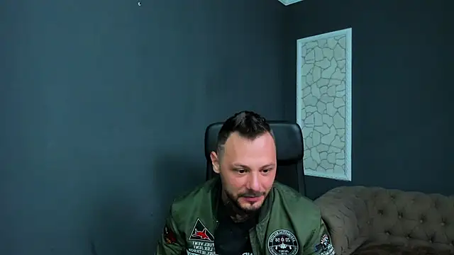 Snapshot of BrianHunts chatting on May 2026 04:18:01 AM BrianHunts online show from May 2026 04:18:01 AM