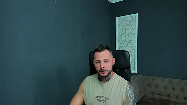 Snapshot of BrianHunts chatting on June 2026 04:13:02 AM BrianHunts online show from June 2026 04:13:02 AM