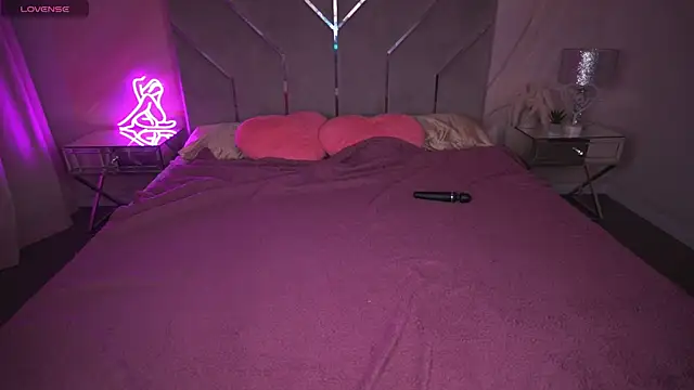 Daphne Moss online show from March 2025 01:43:02 PM