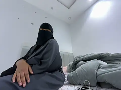 Snapshot of Submissive_Arab chatting on December 2024 04:54:01 PM Submissive Arab online show from December 2024 04:54:01 PM