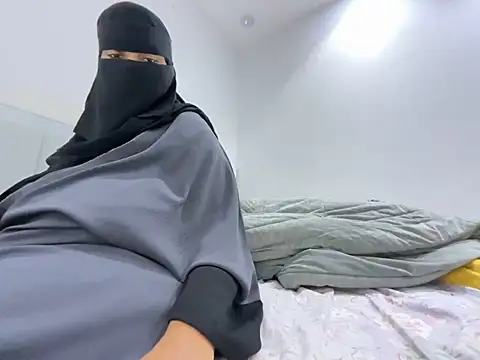 Snapshot of Submissive_Arab chatting on December 2024 06:38:01 PM Submissive Arab online show from December 2024 06:38:01 PM