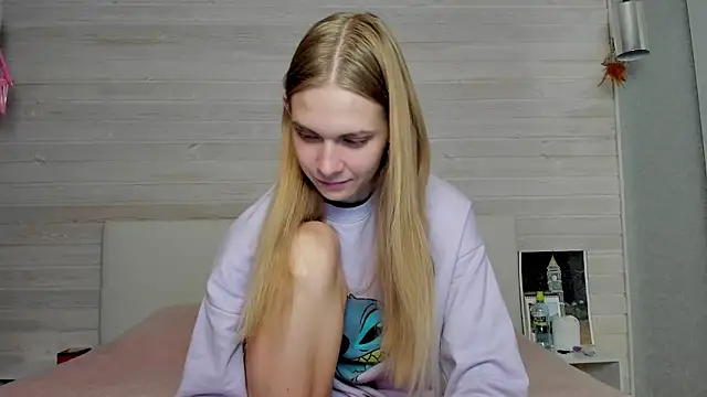 molly hunt  online show from October 2025 03:18:02 AM