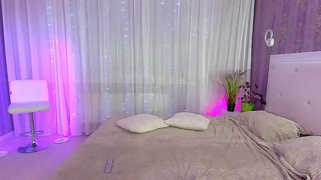 Snapshot of MirandaQueen chatting on March 2025 08:11:01 PM MirandaQueen online show from March 2025 08:11:01 PM