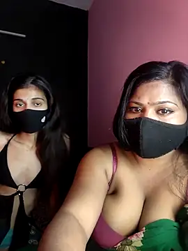 Snapshot of cutee__crazy chatting on December 2025 01:29:01 PM cutee crazy online show from December 2025 01:29:01 PM