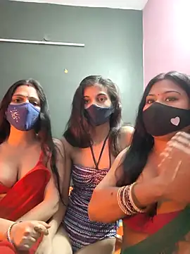 Snapshot of cutee__crazy chatting on January 2026 01:58:01 PM cutee crazy online show from January 2026 01:58:01 PM