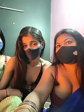 Snapshot of cutee__crazy chatting on January 2026 01:57:02 PM cutee crazy online show from January 2026 01:57:02 PM