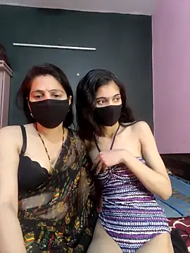 Snapshot of cutee__crazy chatting on February 2026 12:19:01 PM cutee crazy online show from February 2026 12:19:01 PM